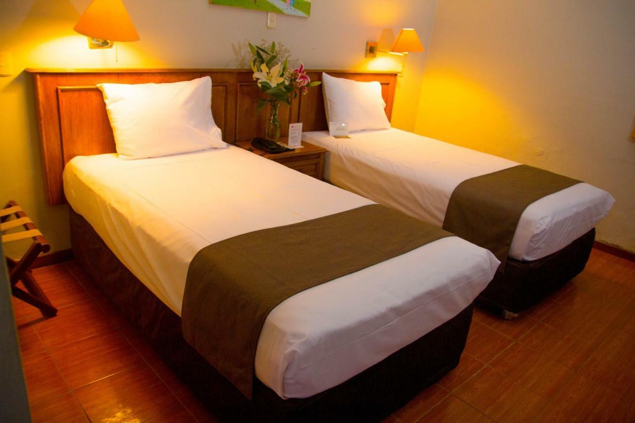 Dm Hoteles Mossone - Ica Esterno foto